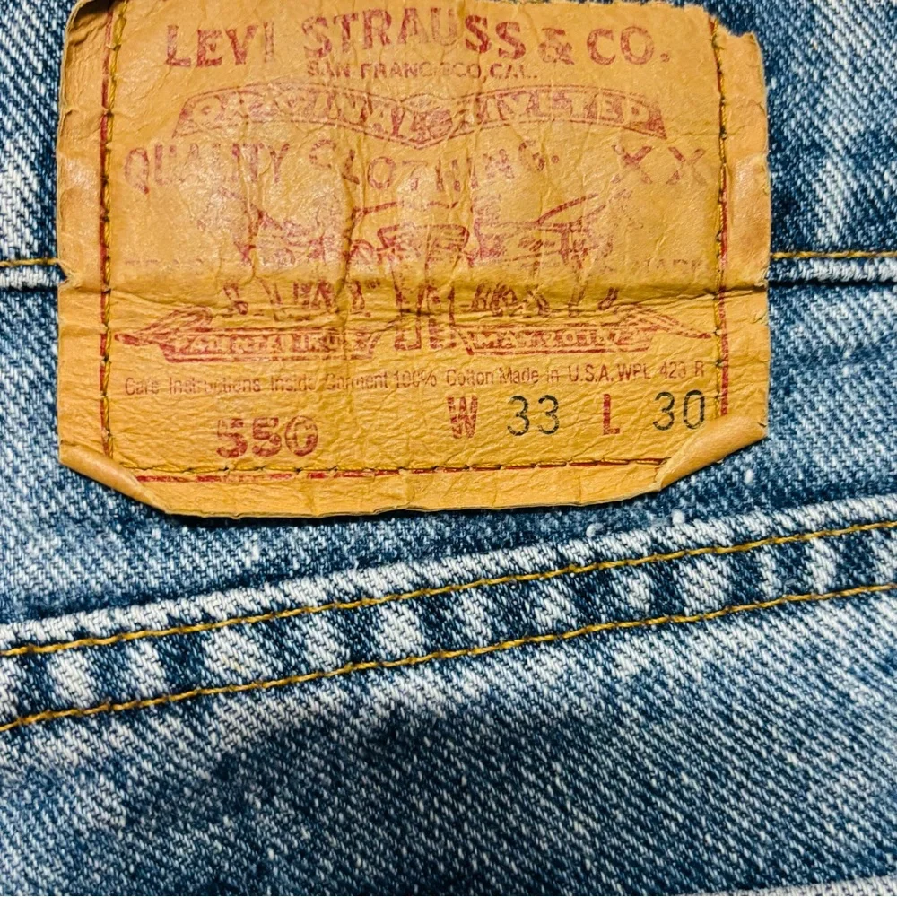 Vintage Levi’s 550‎ Jeans Men’s 33x30 Made in USA Relaxed Fit Denim Hole Leg